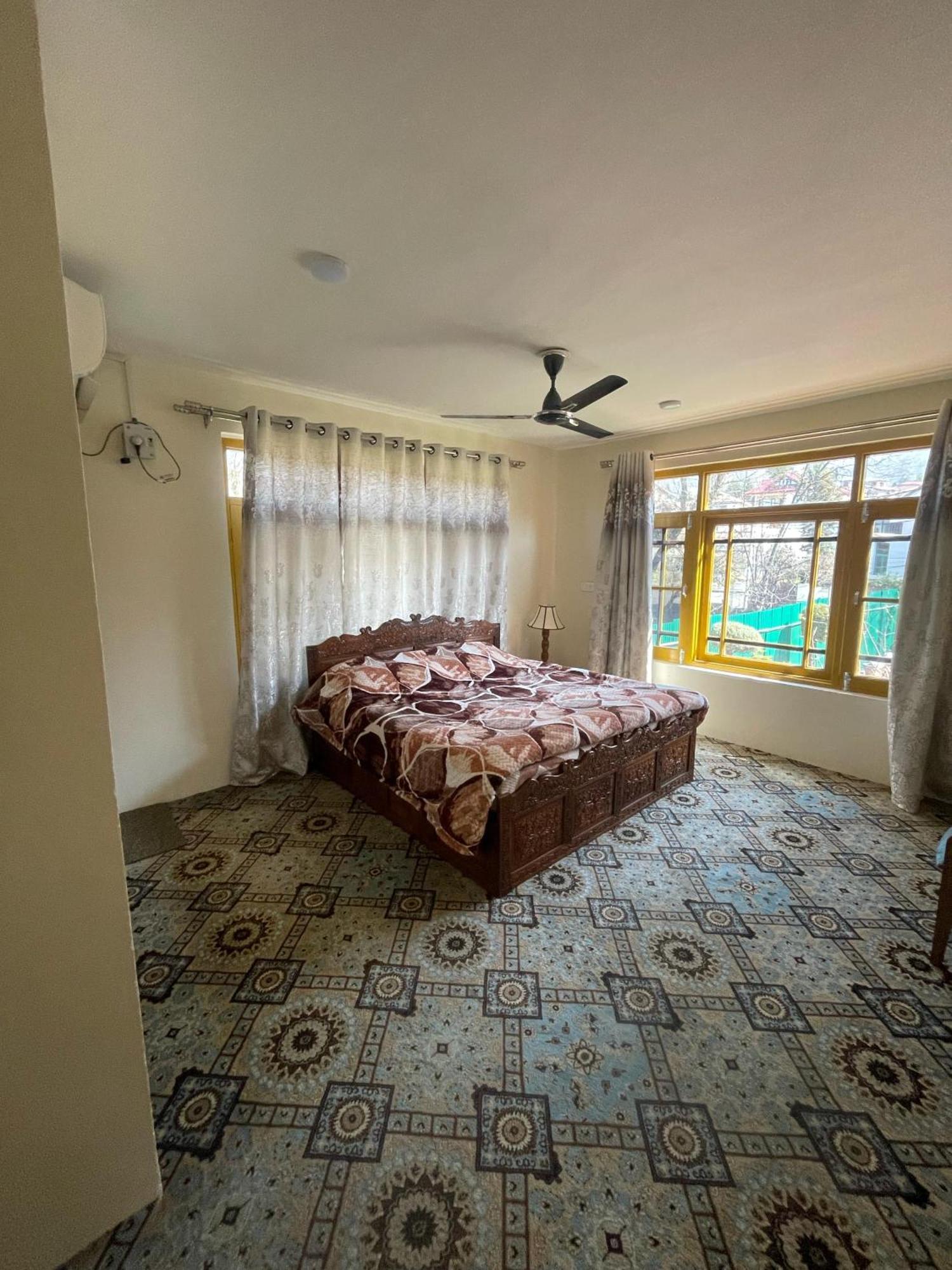 Srinagar Group Of Hotels Kültér fotó