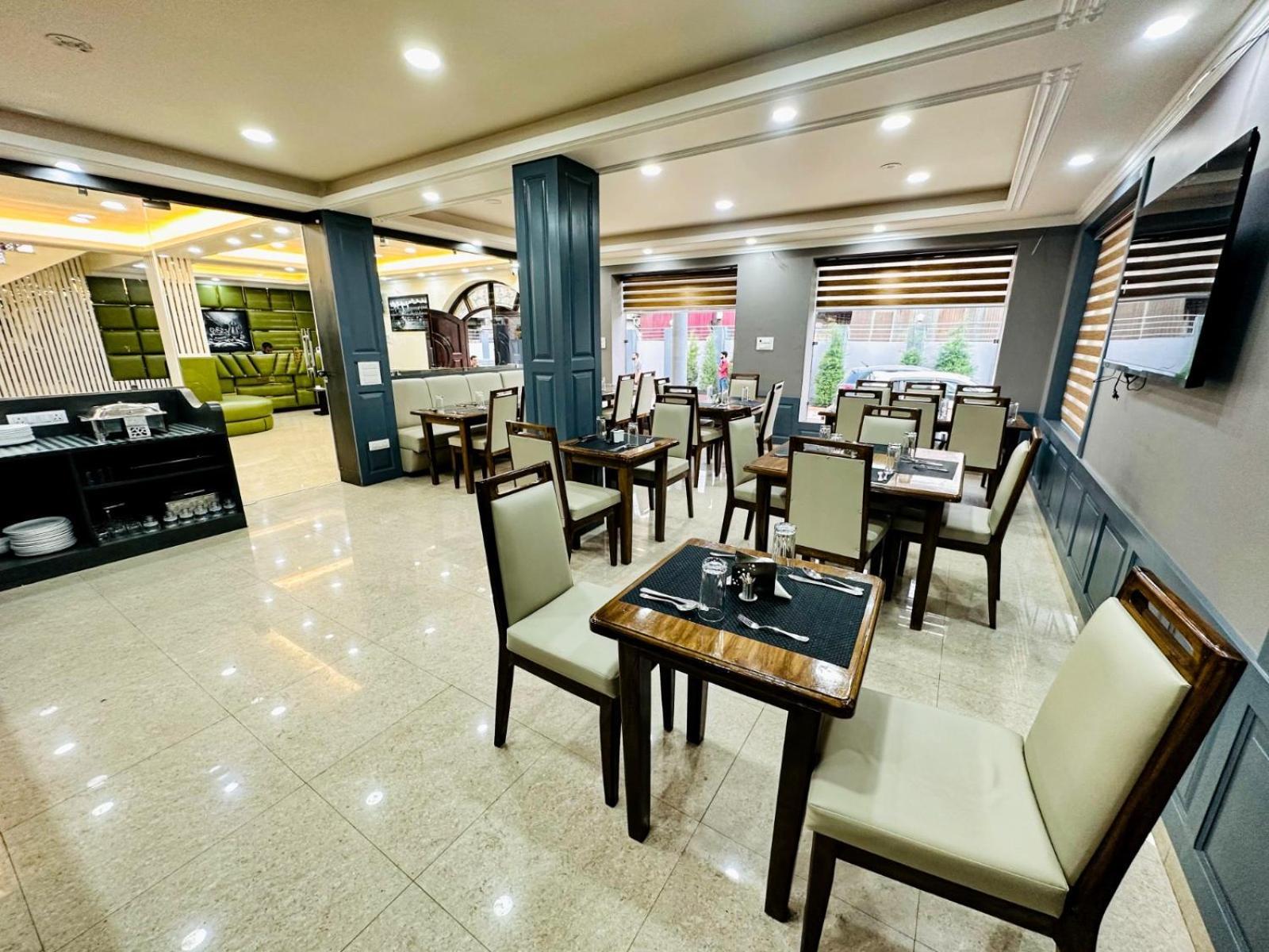 Srinagar Group Of Hotels Kültér fotó