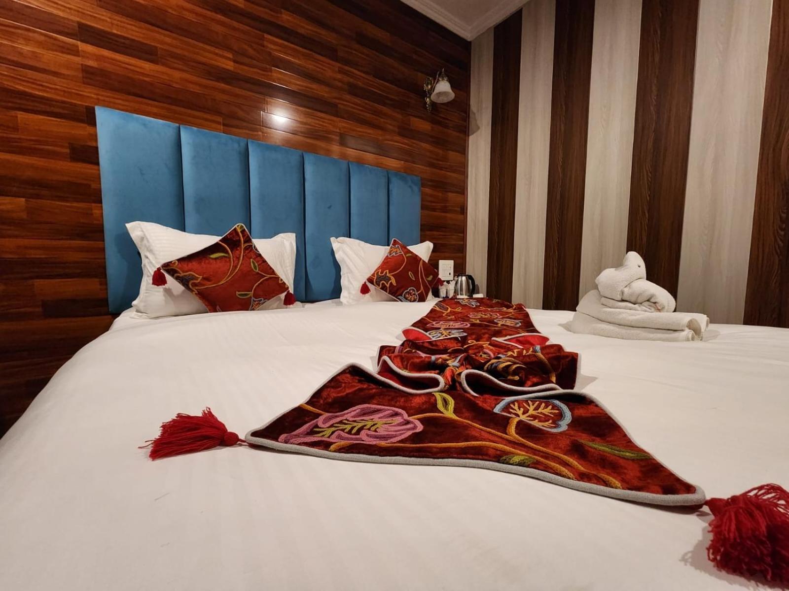 Srinagar Group Of Hotels Kültér fotó