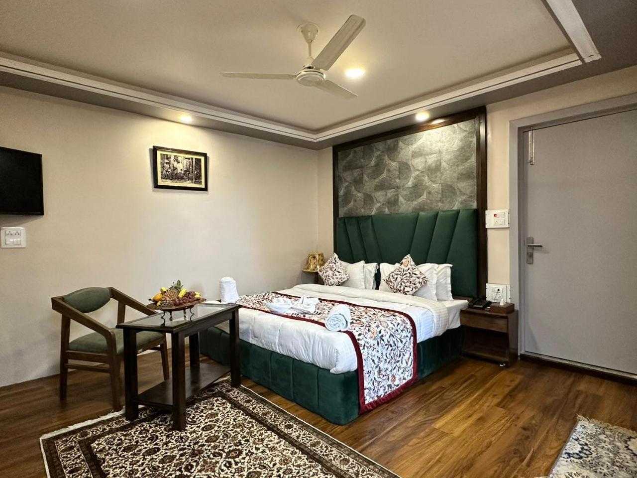 Srinagar Group Of Hotels Kültér fotó