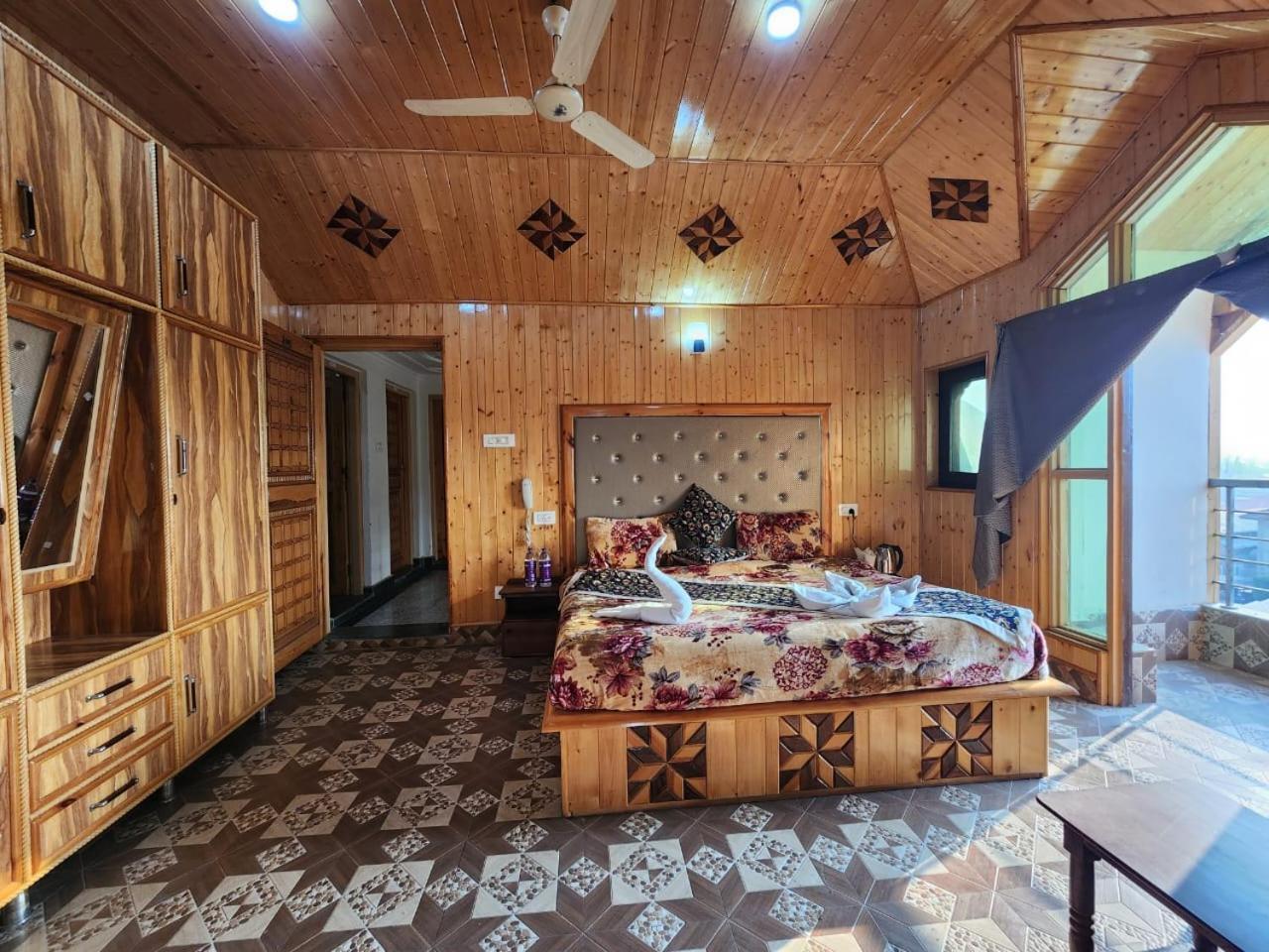 Srinagar Group Of Hotels Kültér fotó
